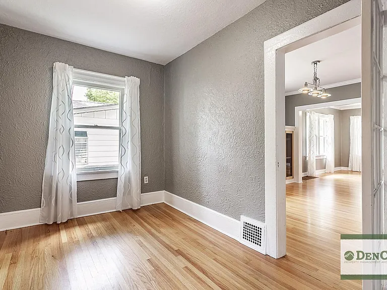 1402 S York St — Photo 16