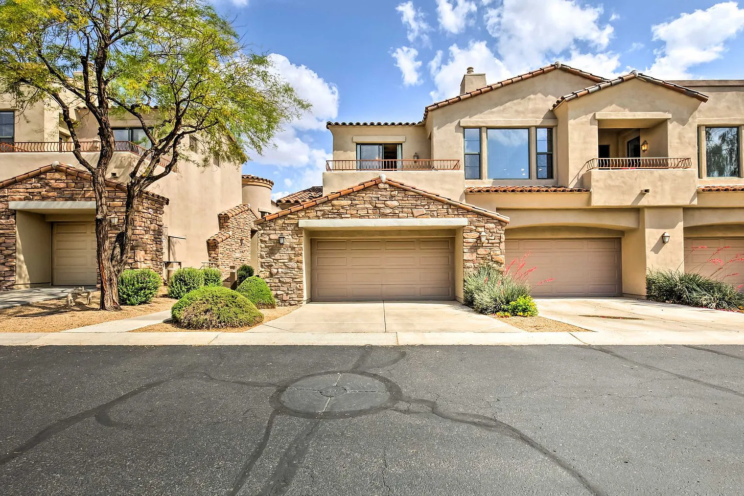 2 bed, 2.0 bath, 1313 sqft, $3,615 — Photo 4