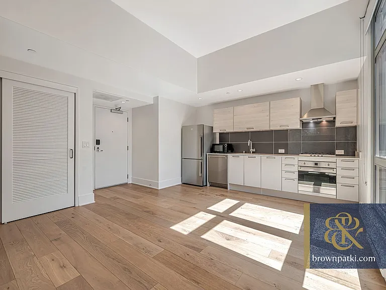 1075 Market St #807 — Photo 4