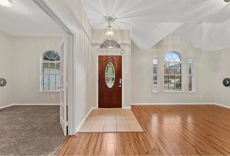 1713 Grand Canyon Way — Photo 2