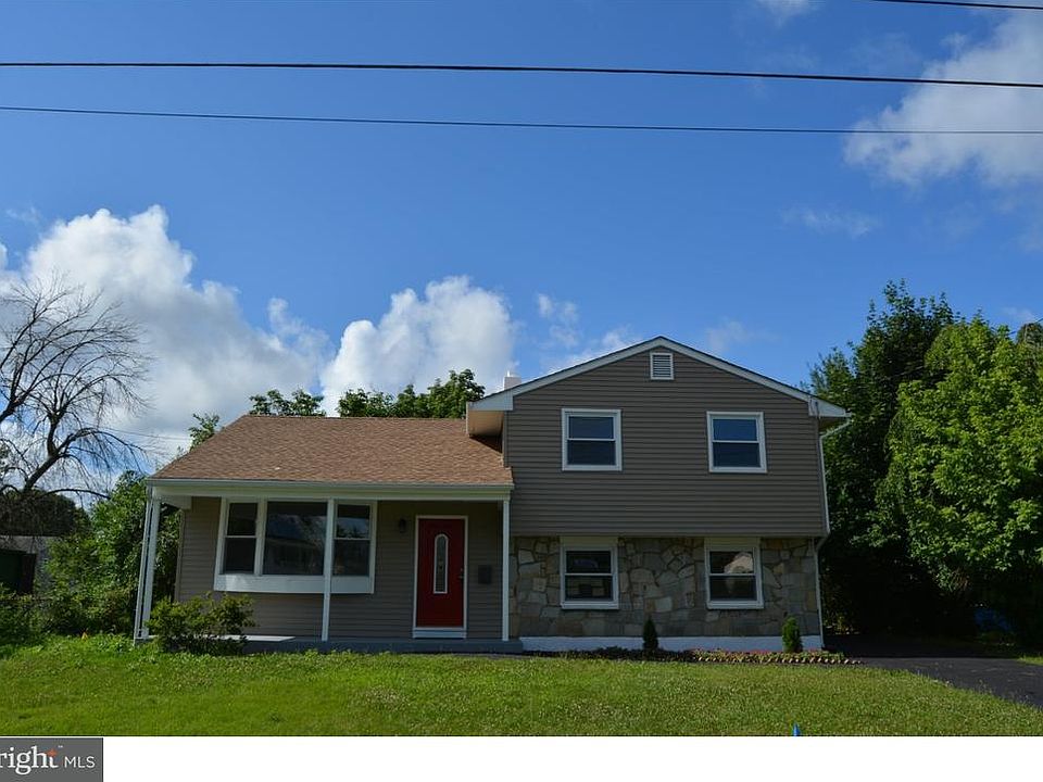 1st image of 8 Lansberry Dr