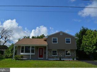 8 Lansberry Dr, Burlington, NJ 08016