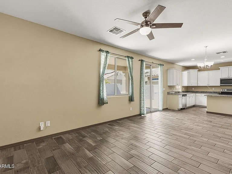 7422 S 28th Pl — Photo 24