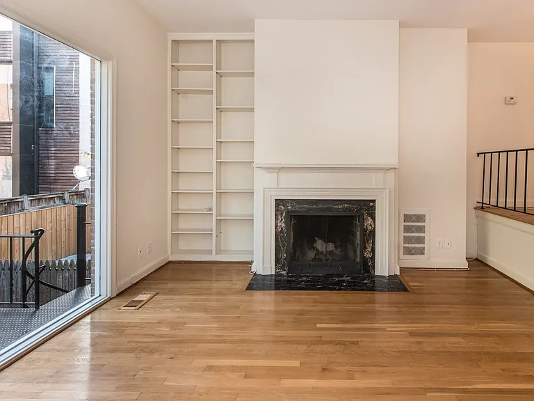 2527 Queen Annes Ln NW — Photo 16