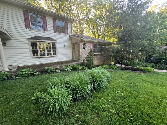2nd image of 104 Tecumseh Park Pl