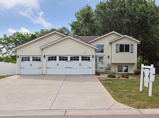 7175 Upper 43rd St N, Oakdale, MN 55128