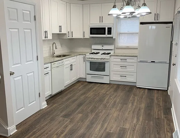 1056 Irwin Ave — Photo 6