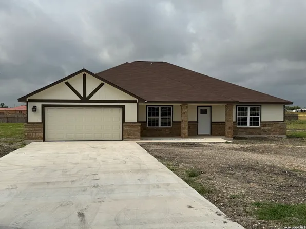 472 County Rd. 679, Natalia, TX 78059