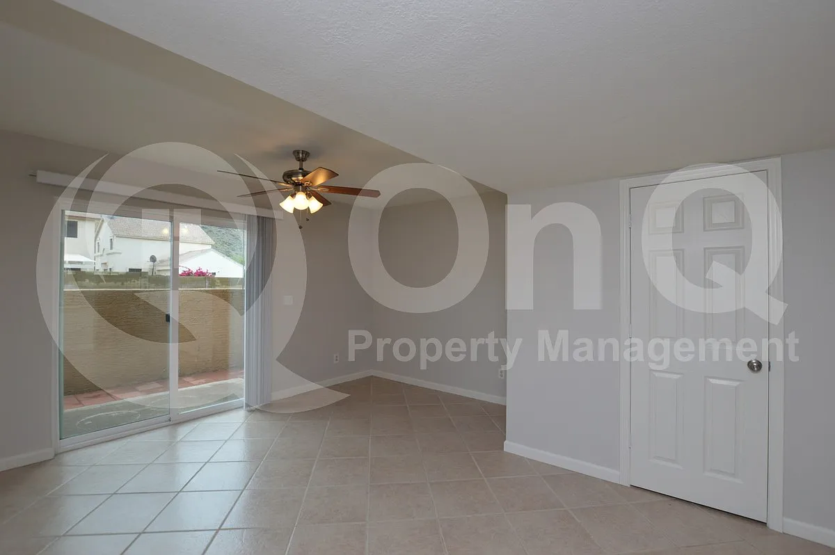2 bed, 3.0 bath, 999 sqft, $999 — Photo 2