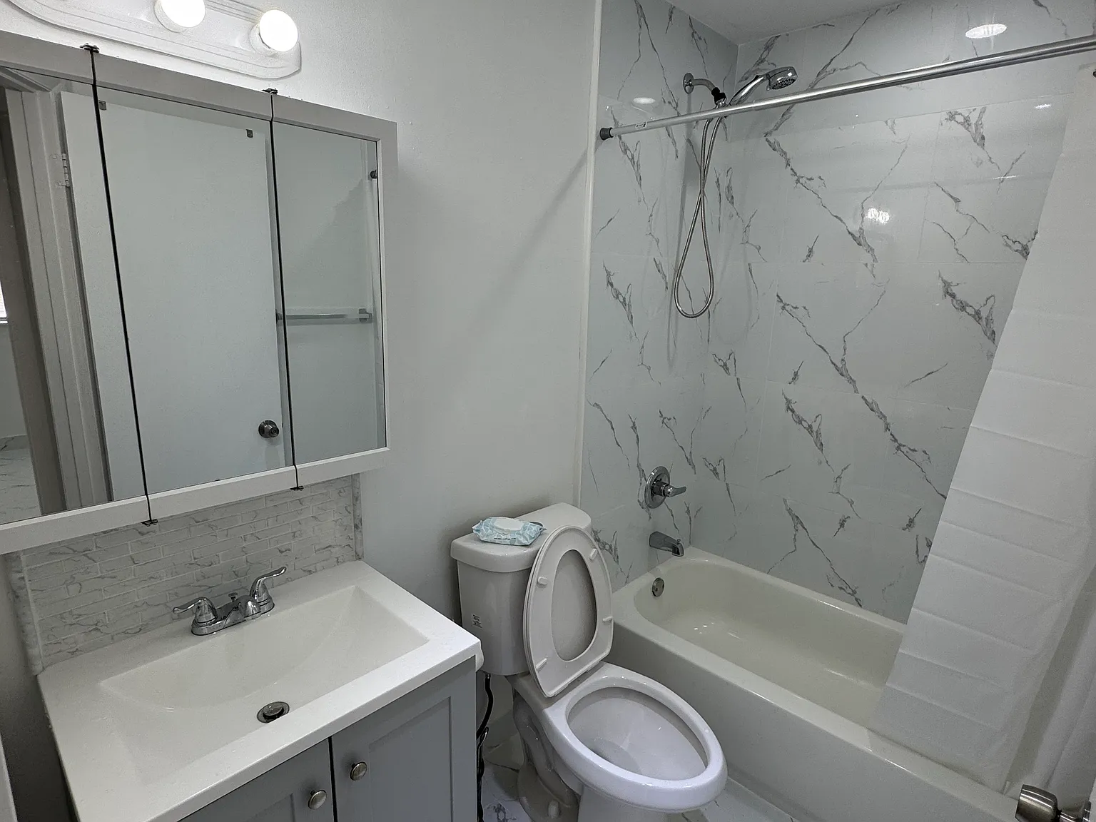 2 bed, 800 sqft, $1,700 — Photo 2