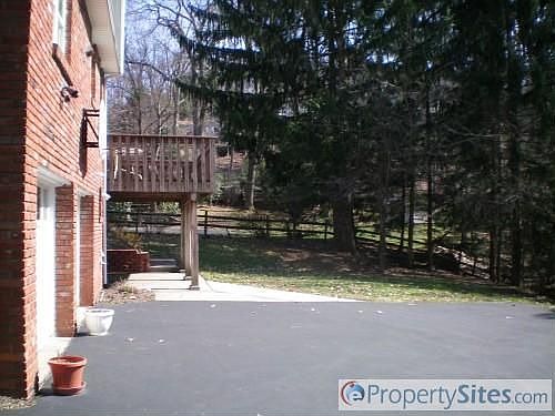 5th image of 926 Old Hills Rd