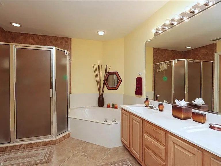 26881 Wedgewood Dr #201 — Photo 13