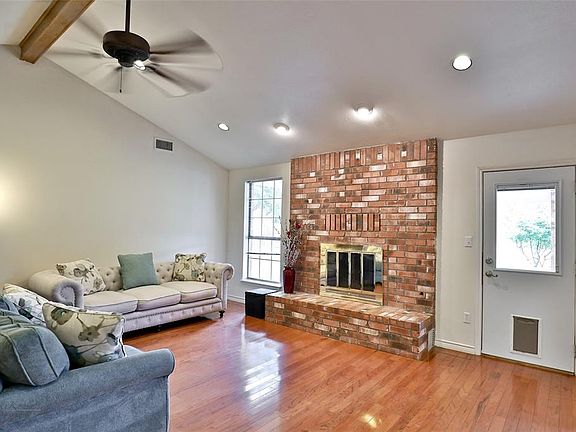 4th image of 635 Oldham Ct W