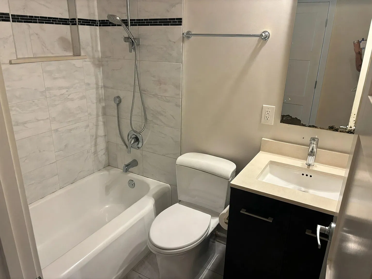3 bed, 1200 sqft, $5,500 — Photo 3