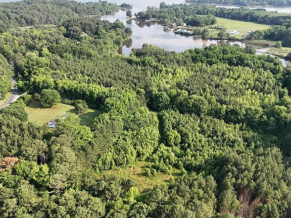 4th image of 21047 Abell Rd