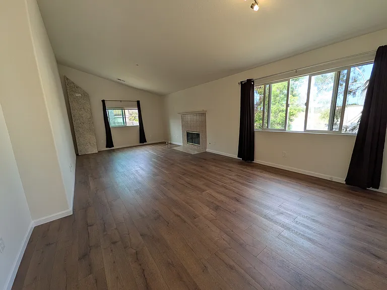 Hildale Cir — Photo 28