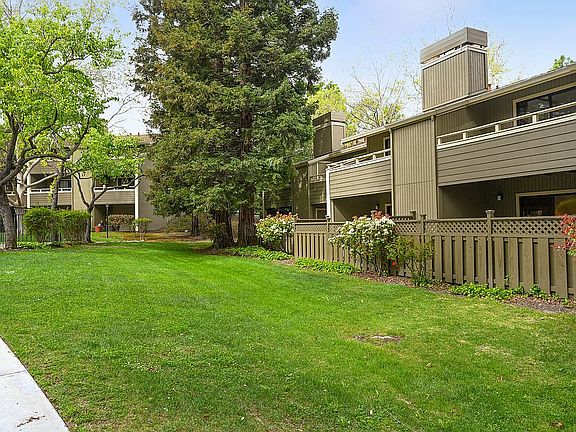 5th image of 439 Eastgate Ln