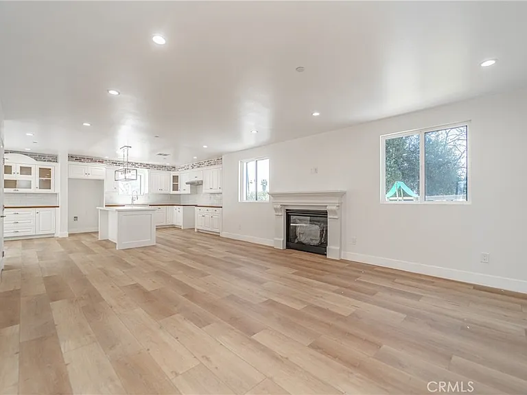 13128 Putnam St — Photo 8