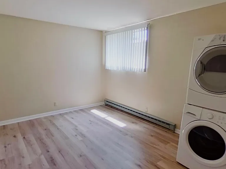 1700 Columbia St #7 — Photo 4