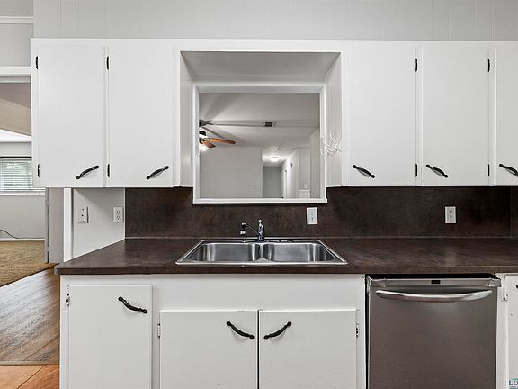 4th image of 2905 Royal Dr