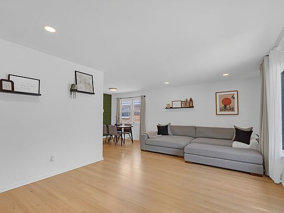 4th image of 6820 N Sauganash Ave