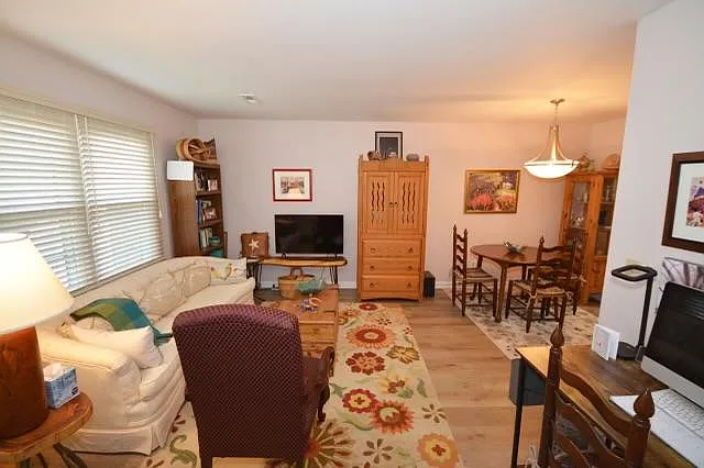 1 bed, 649 sqft, $1,200 — Photo 2