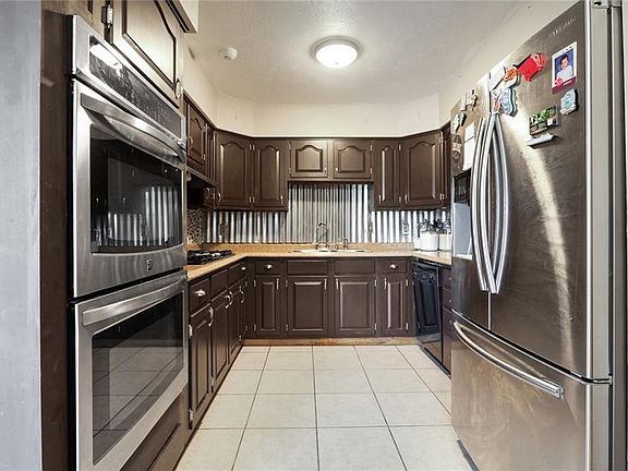 3rd image of 525 Grovewood Dr