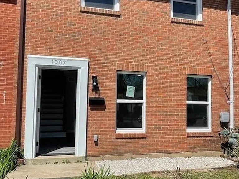 1007 Pine St — Photo 1