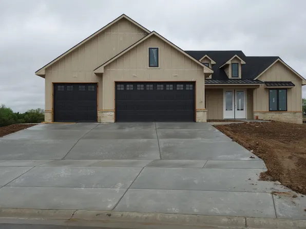 1631 Diamond Cir, Mulvane, KS 67110