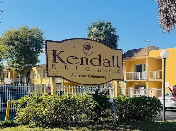 13700 SW 62nd St APT 205, Miami, FL 33183