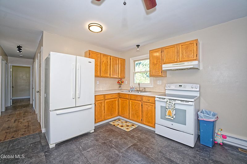 5th image of 4 Farmington Avenue