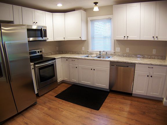 Spacious Kitchen new SS Appl