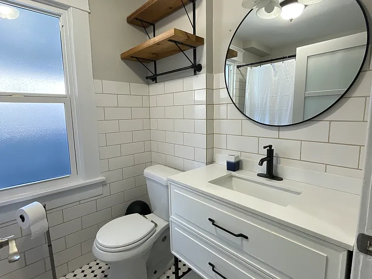 730 Jackson St N #B — Photo 16