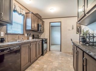 6588 Hillcrest Dr, Holly, MI 48442