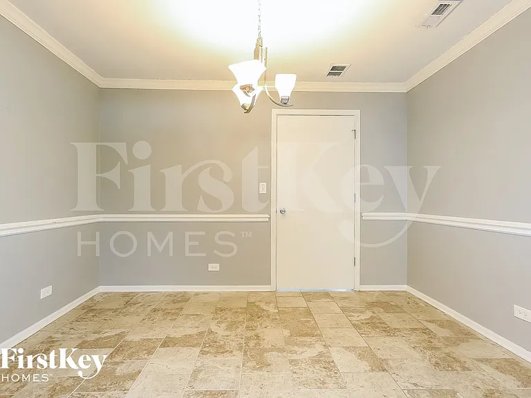 1102 Shoreland Ct — Photo 4