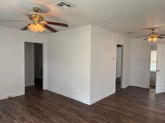 3rd image of 2621 Windsor Ave