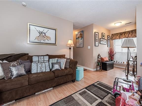 3rd image of 5218 Farm Pond Ln
