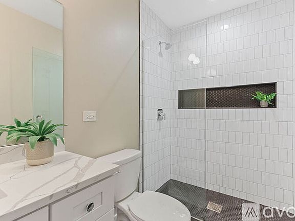 5th image of 2901 N Milwaukee Ave #1C