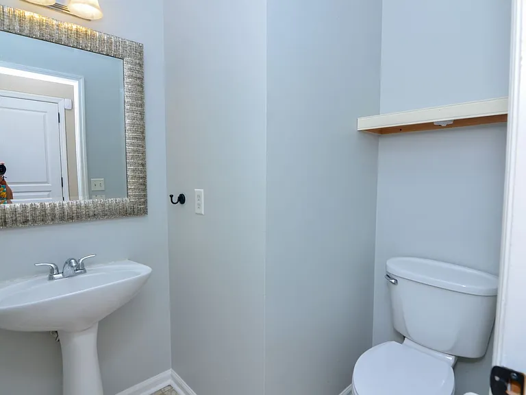 511 Prince Of Wales Ct — Photo 7
