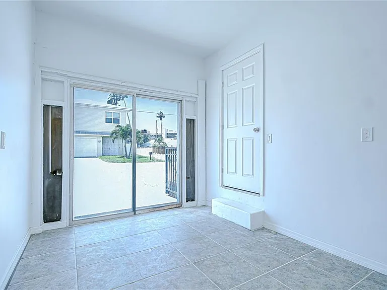 150 E Madeira Ave #3 — Photo 6