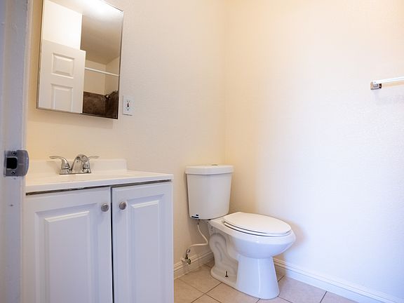 5th image of 983 A Heller Ct #2
