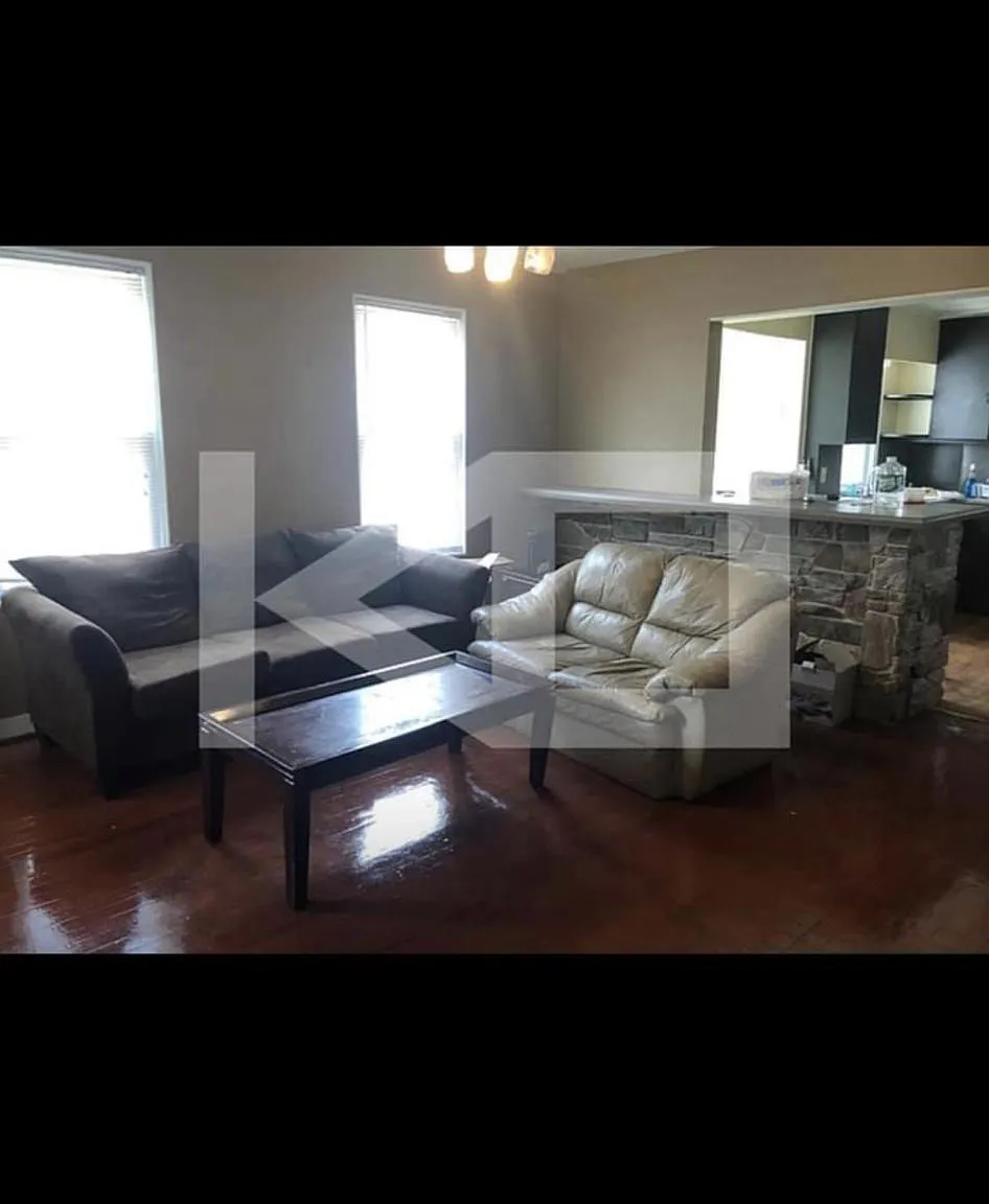 6 bed, 2335 sqft, $4,200 — Photo 2
