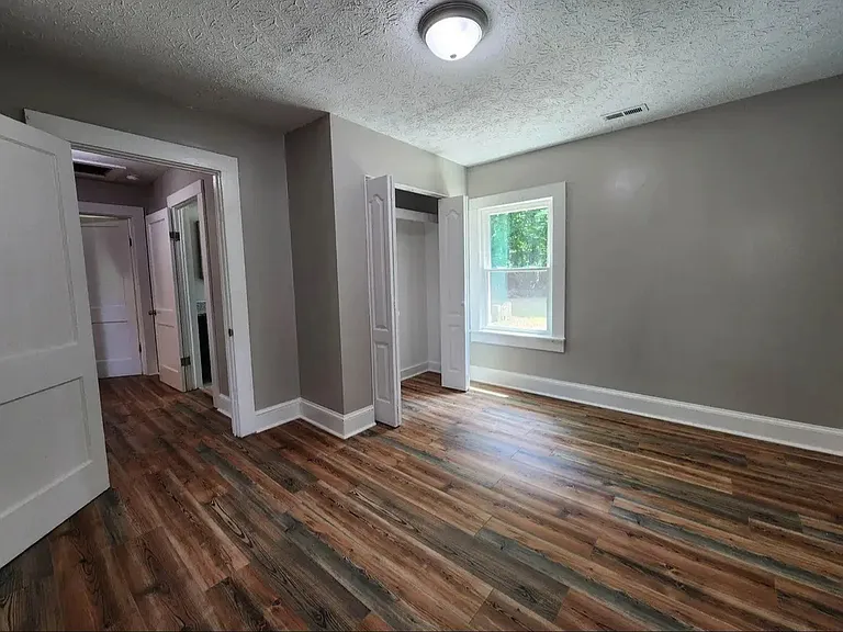 112 Jackson Ave — Photo 11