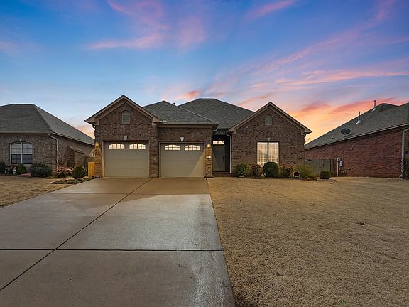 2nd image of 26 Oak Tree Cir