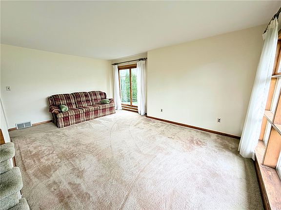 5th image of 423 Flower Ave
