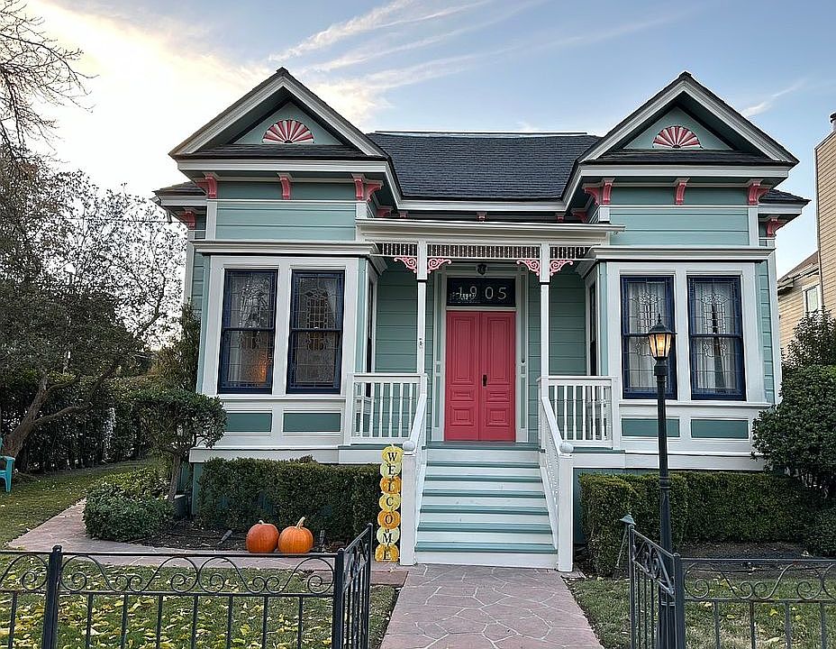 1st image of 1905 Vine St