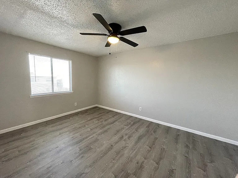 2935 Claude Dove Dr — Photo 25