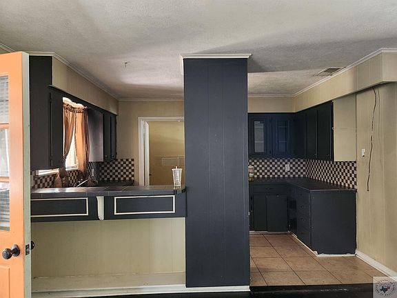 3rd image of 18 Wisteria Dr