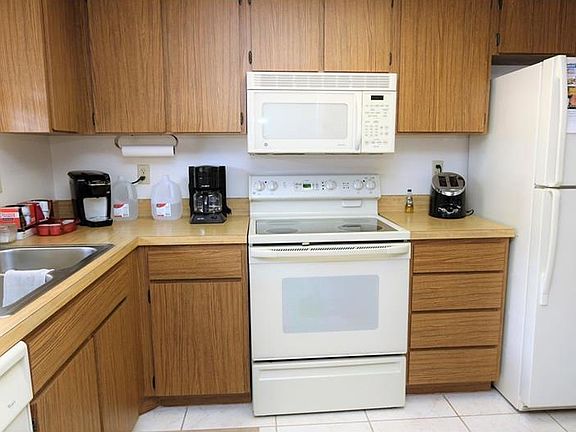 3rd image of 2395 Harbor Blvd #A