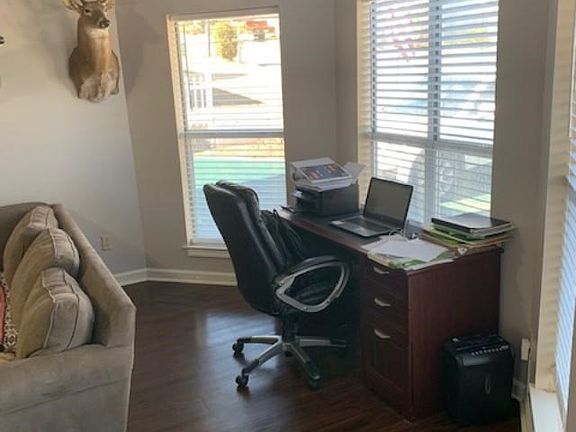 5th image of 53 Lexington Cir